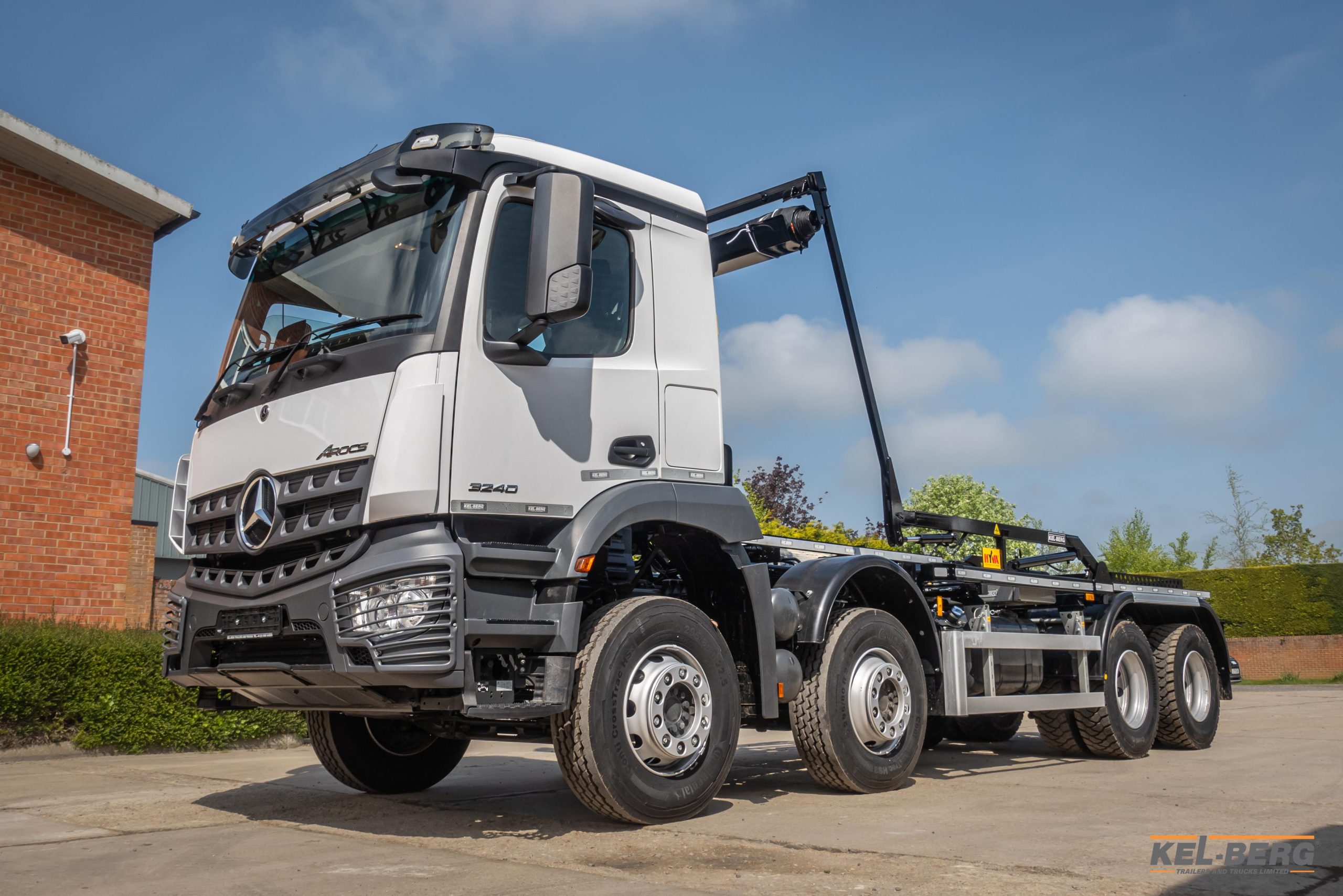 MERCEDES Arocs 3240K 8×4 Hyva Hook Loader