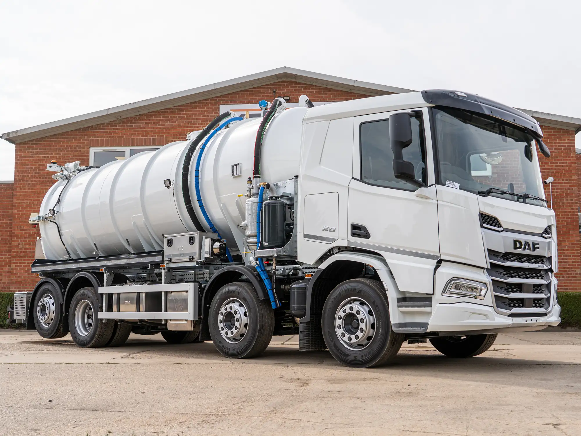 DAF XD 450 8×2 VJ Non-Hazardous Vacuum Tanker
